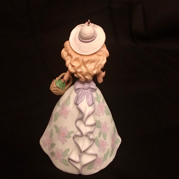 New! Springtime Barbie - Picture 3 of 7